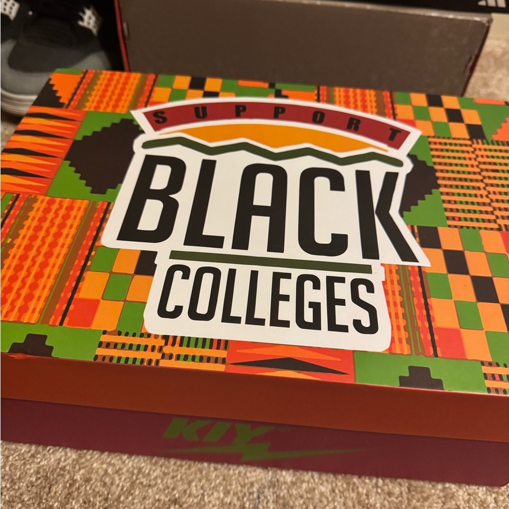 KIY sneakers special edition